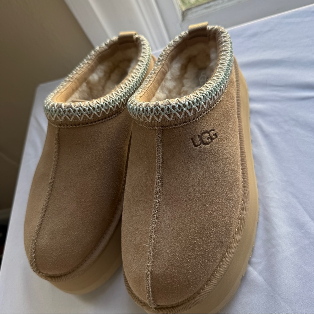 UGG TAZZ II SAND Size 9 AUTHENTIC WITH ORIGINAL BOX!
